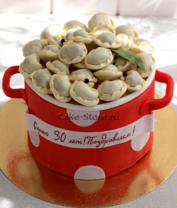 tort-kastryulya-s-pelmenyami